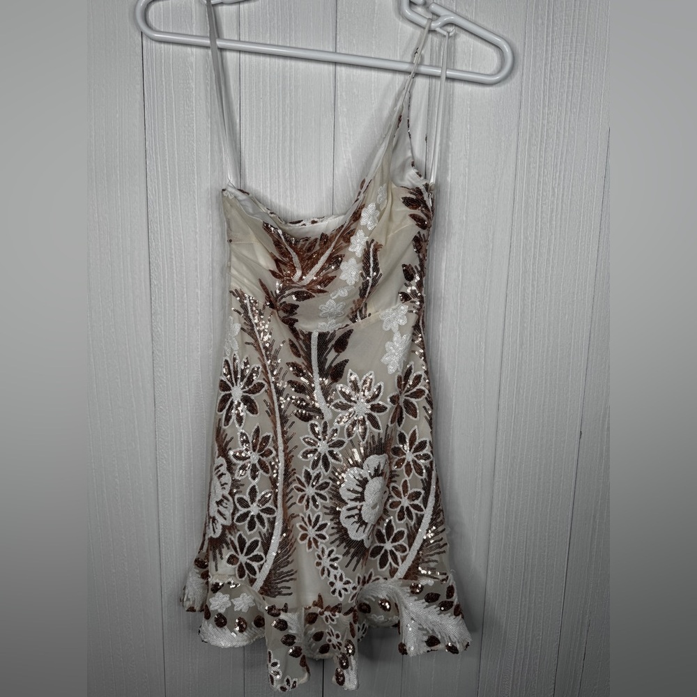 Selfie Leslie White & Gold Floral Sequin Mini Dress - Picture 4 of 10